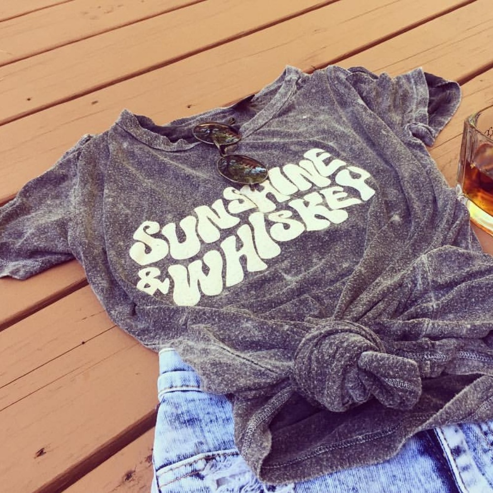 SUNSHINE & WHISKEY GRAPHIC TEE